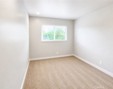 17880 Gallineta Street - Photo Thumbnail 15