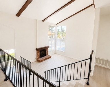 17880 Gallineta Street - Photo Thumbnail 12