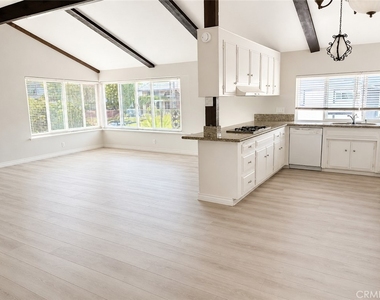 17880 Gallineta Street - Photo Thumbnail 4