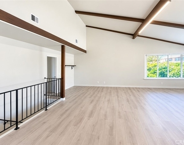 17880 Gallineta Street - Photo Thumbnail 11
