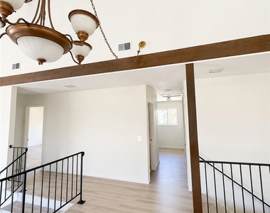 17880 Gallineta Street - Photo Thumbnail 9