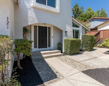 121 Violet Rd - Photo Thumbnail 3