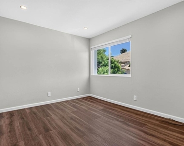 121 Violet Rd - Photo Thumbnail 35
