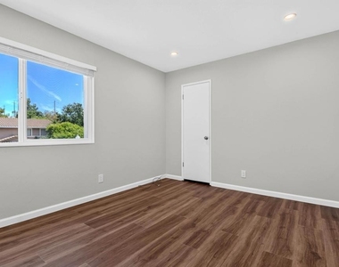 121 Violet Rd - Photo Thumbnail 36