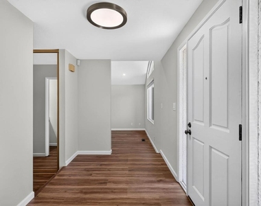 121 Violet Rd - Photo Thumbnail 4