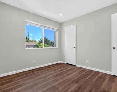 121 Violet Rd - Photo Thumbnail 40