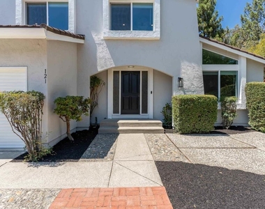 121 Violet Rd - Photo Thumbnail 2