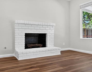 121 Violet Rd - Photo Thumbnail 16