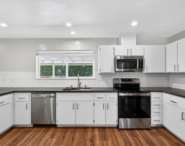 121 Violet Rd - Photo Thumbnail 25