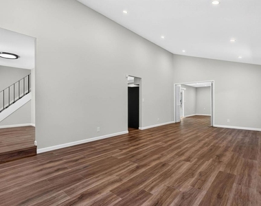 121 Violet Rd - Photo Thumbnail 5