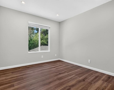 121 Violet Rd - Photo Thumbnail 43