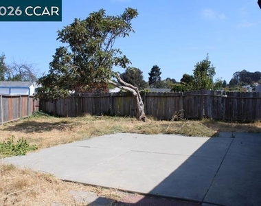 2745 Rollingwood Dr - Photo Thumbnail 20