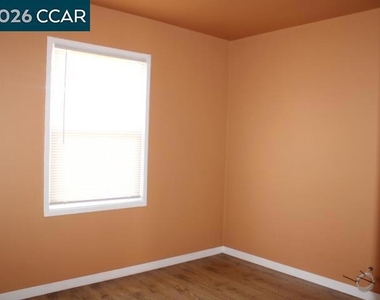 2745 Rollingwood Dr - Photo Thumbnail 14