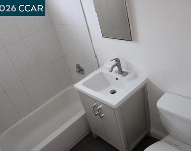 2745 Rollingwood Dr - Photo Thumbnail 12
