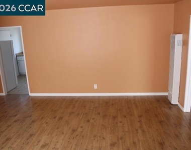 2745 Rollingwood Dr - Photo Thumbnail 3