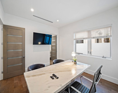 363 N Sweetzer Avenue - Photo Thumbnail 17
