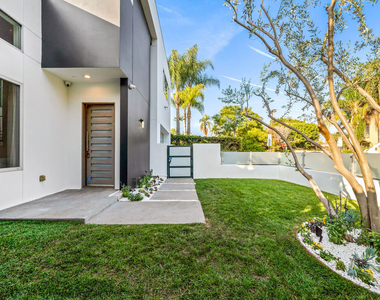 363 N Sweetzer Avenue - Photo Thumbnail 4
