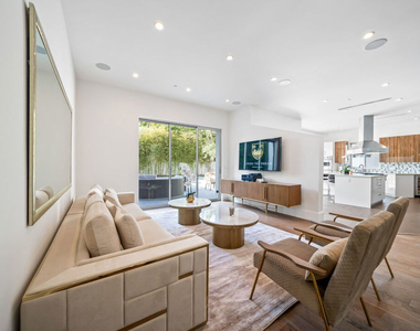 363 N Sweetzer Avenue - Photo Thumbnail 12