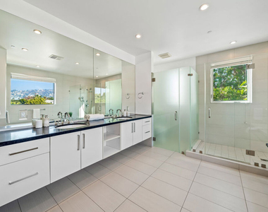 363 N Sweetzer Avenue - Photo Thumbnail 25