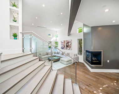 363 N Sweetzer Avenue - Photo Thumbnail 18
