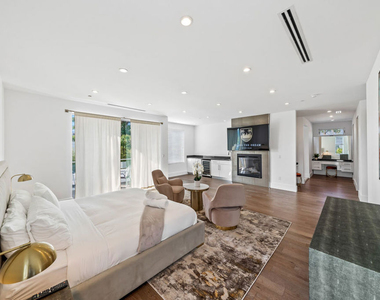 363 N Sweetzer Avenue - Photo Thumbnail 20