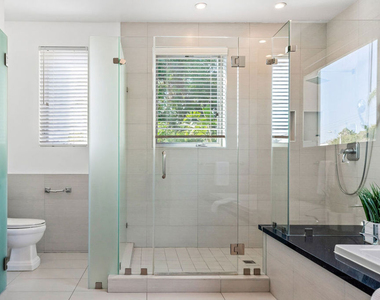 363 N Sweetzer Avenue - Photo Thumbnail 24