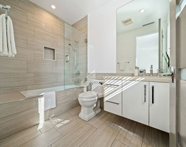 363 N Sweetzer Avenue - Photo Thumbnail 32