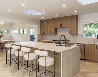 624 N Beverly Drive - Photo Thumbnail 8