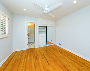 9808 Hillgreen Place - Photo Thumbnail 11