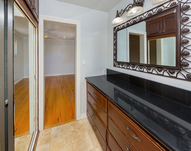 9808 Hillgreen Place - Photo Thumbnail 22