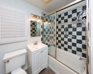 9808 Hillgreen Place - Photo Thumbnail 24