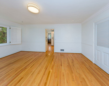 9808 Hillgreen Place - Photo Thumbnail 7
