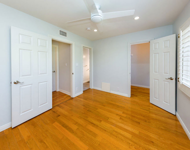 9808 Hillgreen Place - Photo Thumbnail 25