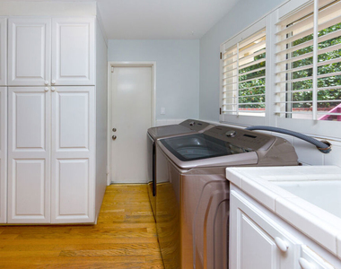 9808 Hillgreen Place - Photo Thumbnail 12