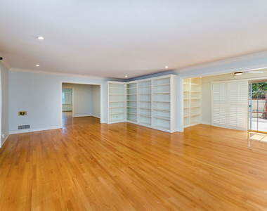 9808 Hillgreen Place - Photo Thumbnail 5