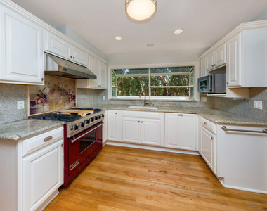 9808 Hillgreen Place - Photo Thumbnail 8