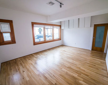 8 Brooks Avenue - Photo Thumbnail 7