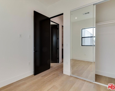 2817 S Redondo Boulevard - Photo Thumbnail 21