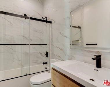 2817 S Redondo Boulevard - Photo Thumbnail 25