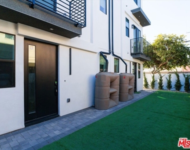 2817 S Redondo Boulevard - Photo Thumbnail 2
