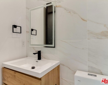 2817 S Redondo Boulevard - Photo Thumbnail 14