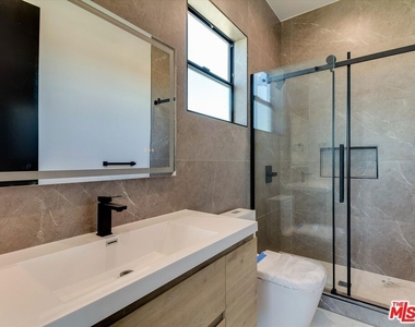 2817 S Redondo Boulevard - Photo Thumbnail 18