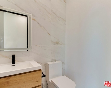 2817 S Redondo Boulevard - Photo Thumbnail 13