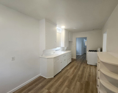 1341 N Keystone Street - Photo Thumbnail 7
