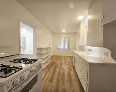 1341 N Keystone Street - Photo Thumbnail 8