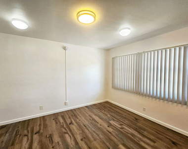 1341 N Keystone Street - Photo Thumbnail 16