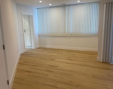 223 S Lasky Drive - Photo Thumbnail 6