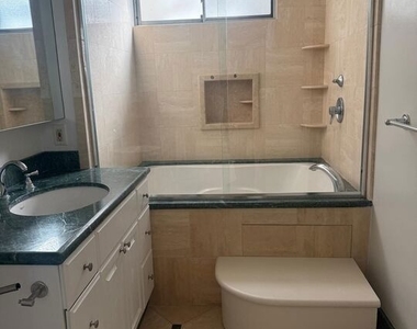 223 S Lasky Drive - Photo Thumbnail 3