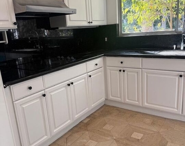 223 S Lasky Drive - Photo Thumbnail 10