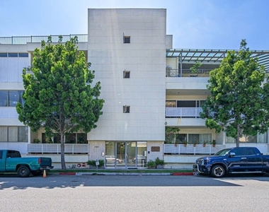 223 S Lasky Drive - Photo Thumbnail 1